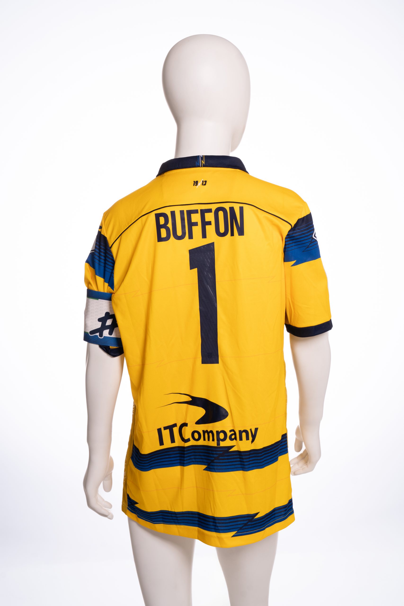 Maglia da calcio e fascia da capitano di Gianluigi Buffon autografate – Il leggendario numero 1 italiano - immagine 6