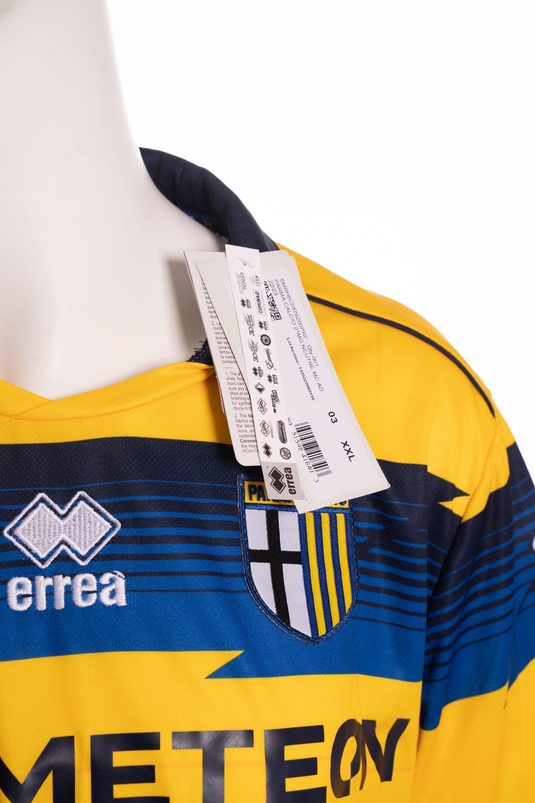 Maglia da calcio e fascia da capitano di Gianluigi Buffon autografate – Il leggendario numero 1 italiano - immagine 8