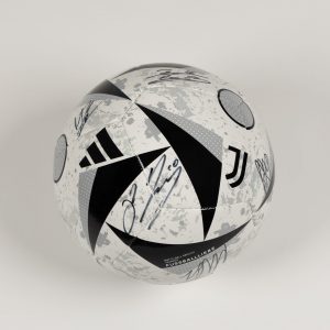 Pallone autografato dalla Juventus – Emblema di una storia di successi