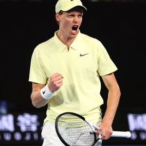 Maglia di Jannik Sinner autografata  – Campione del tennis mondiale