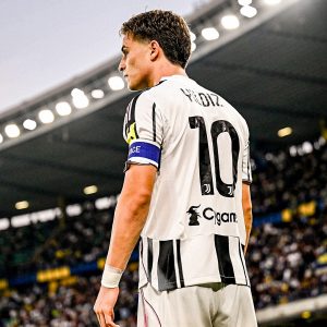 Maglia di Kenan Yıldız autografata – Il talento bianconero che scrive la storia